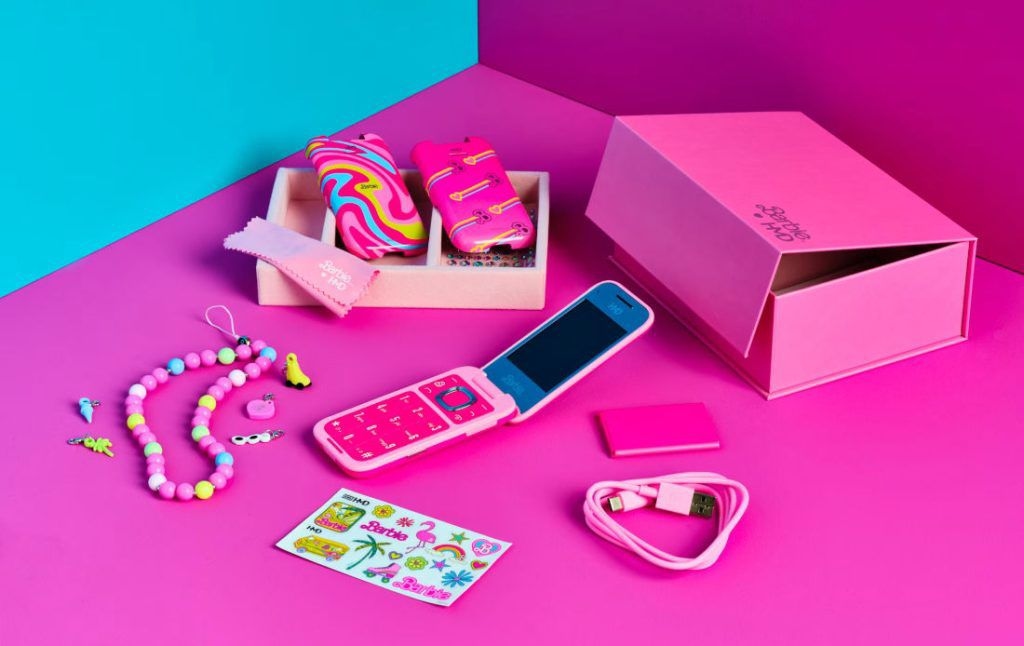 HMD Global Luncurkan Ponsel Flip Retro Barbie