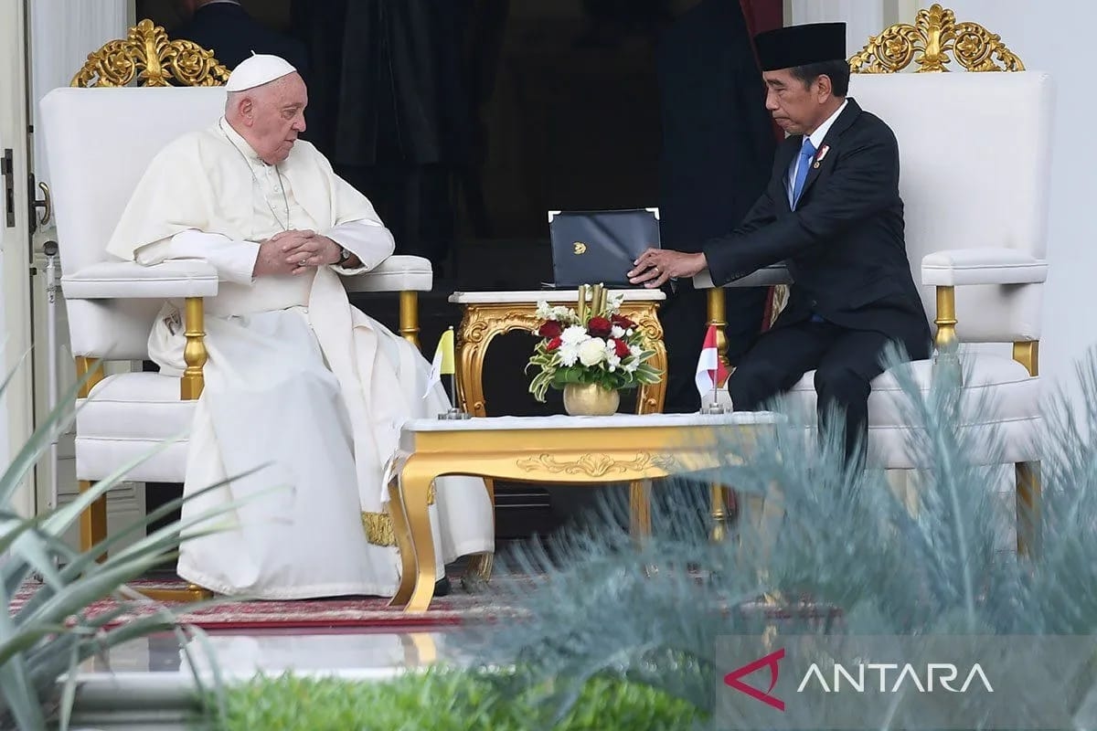 Jokowi: Penerbangan ke Indonesia jadi yang Terpanjang bagi Paus Fransiskus