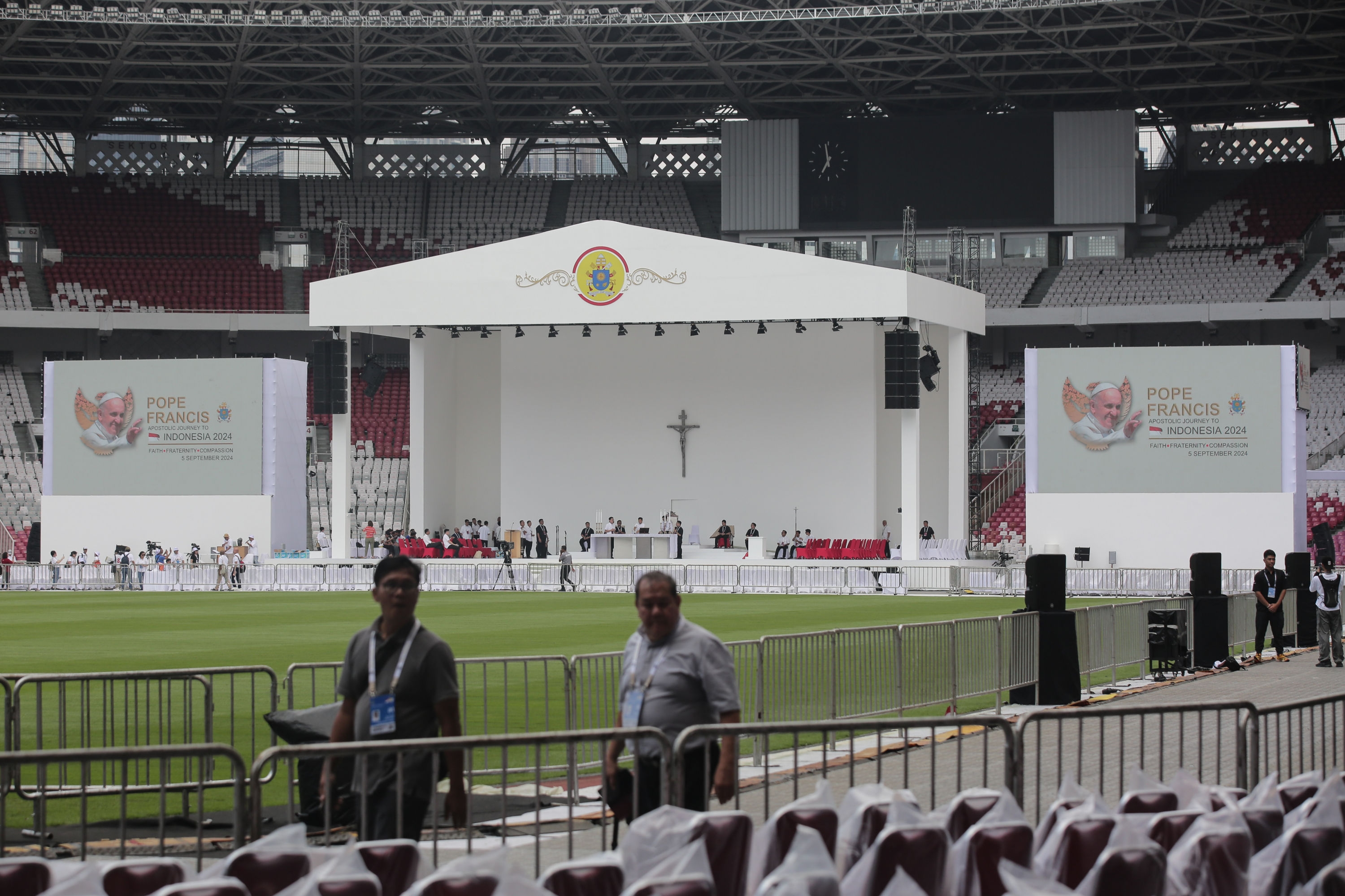 ASN dan Pelajar di Beberapa Wilayah Jakarta WFH Saat Misa Agung Bersama Paus Fransiskus