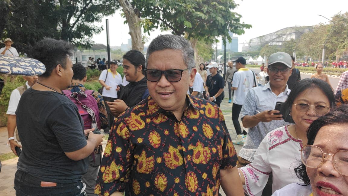 Ikut Misa Akbar di GBK, Hasto: Kedatangan Paus Fransiskus adalah Suatu Anugerah