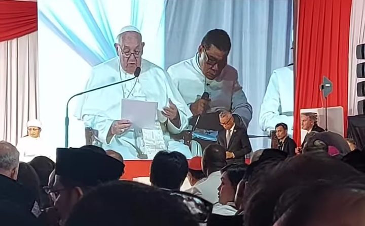 Bolehkah Orang Islam Mendengarkan Pembacaan Kitab Injil?