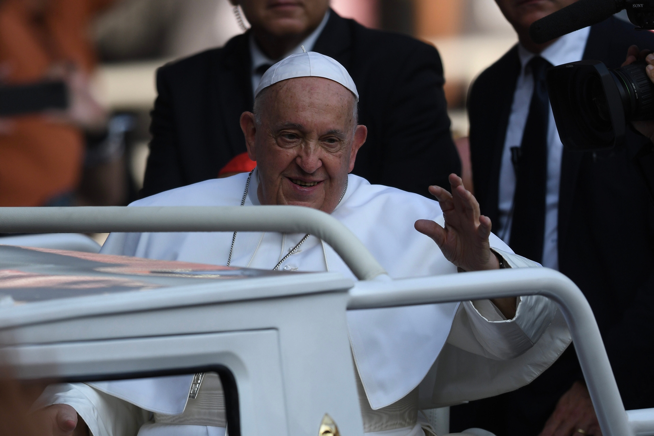 Paus Fransiskus Bertolak Menuju Papua Nugini