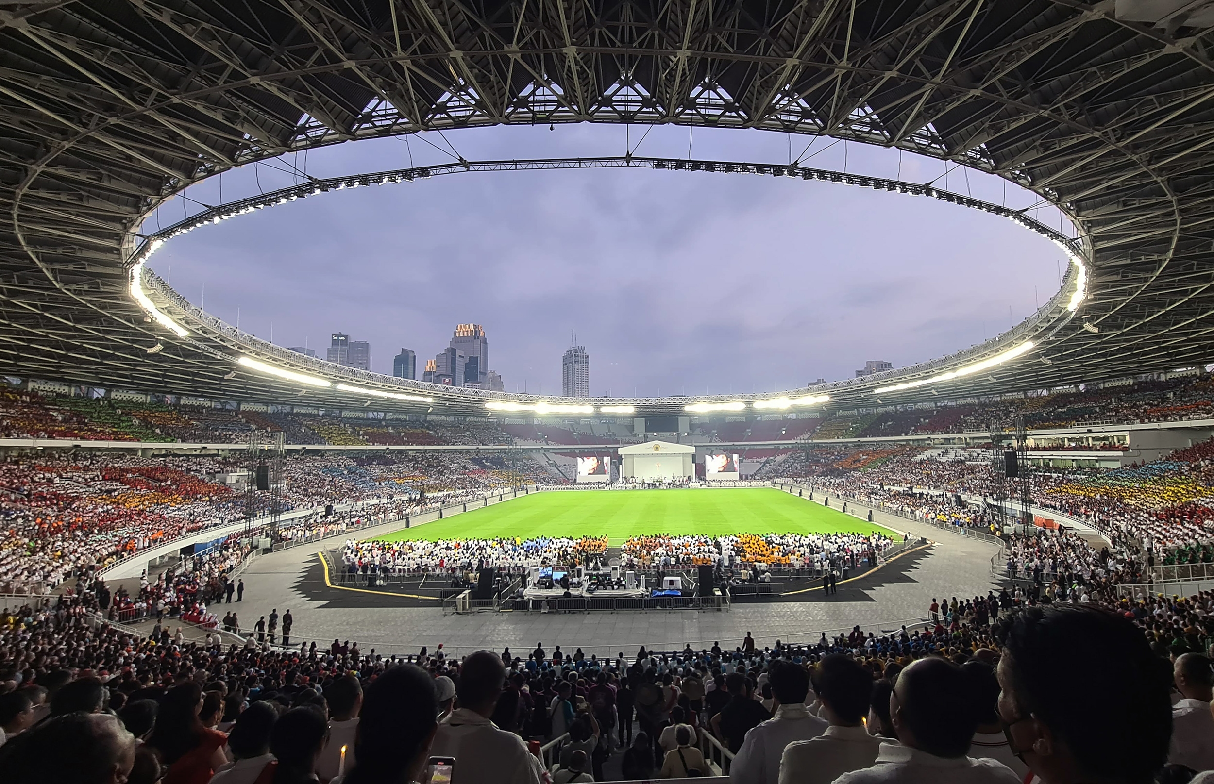 DLH DKI Angkut 19,82 Ton Sampah Usai Misa Akbar Paus Fransiskus di GBK