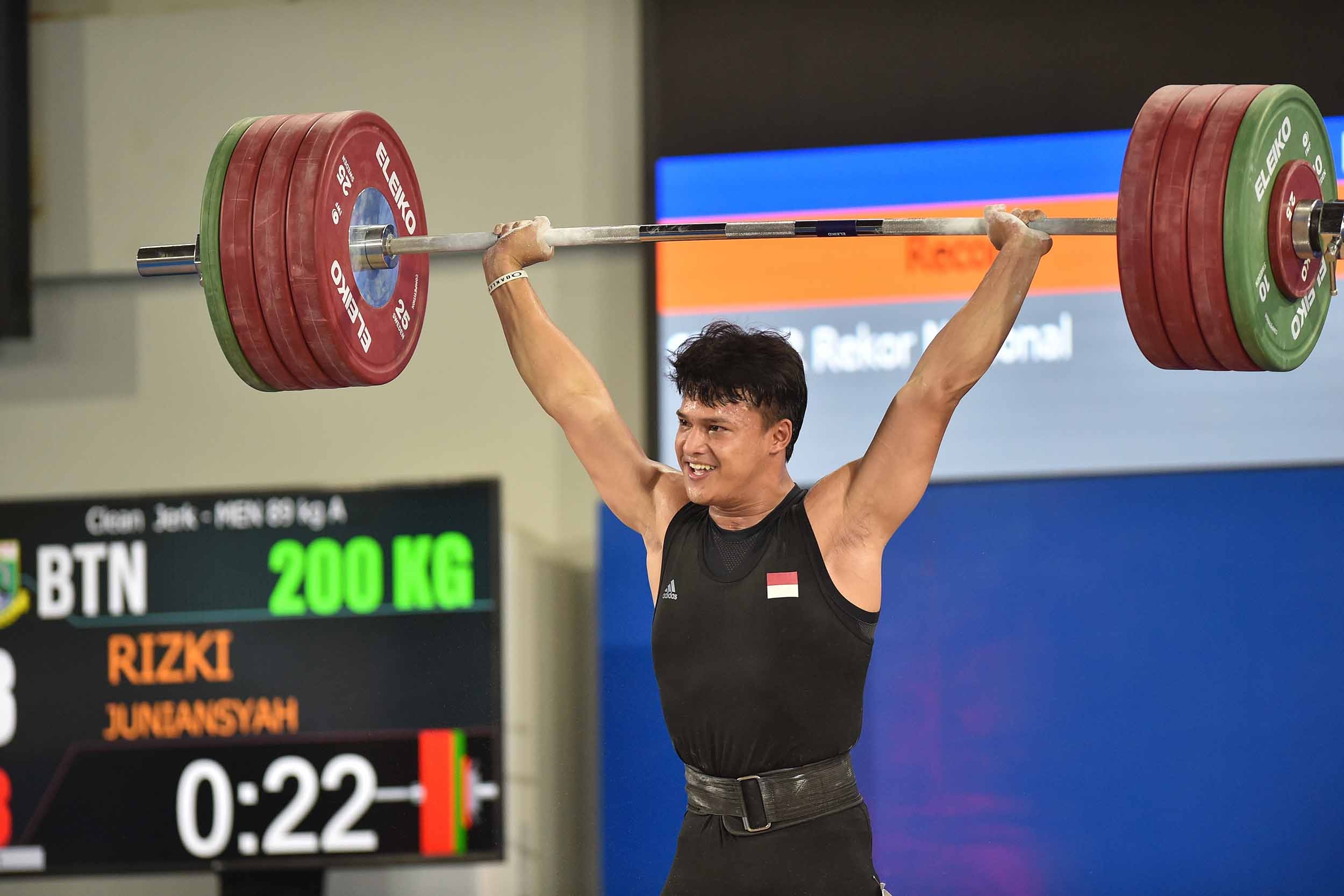Turun di Kelas Baru, Rizki Juniansyah Raih Perak dan Perunggu di Kejuaraan Angkat Besi Asia 2025