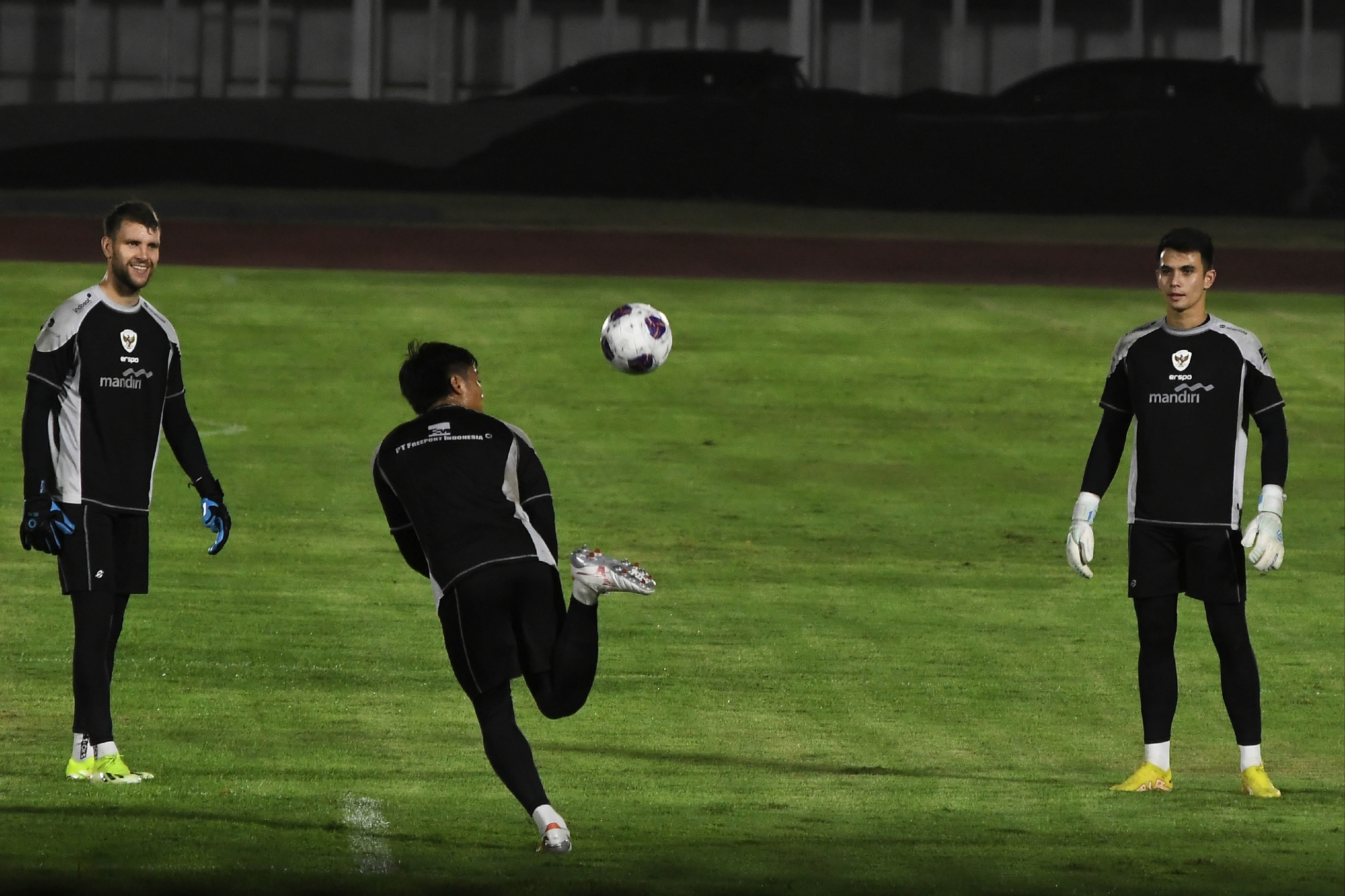 Maarten Paes Serius Belajar Bahasa Indonesia, Sandy Walsh Jadi Guru 'Dadakan'