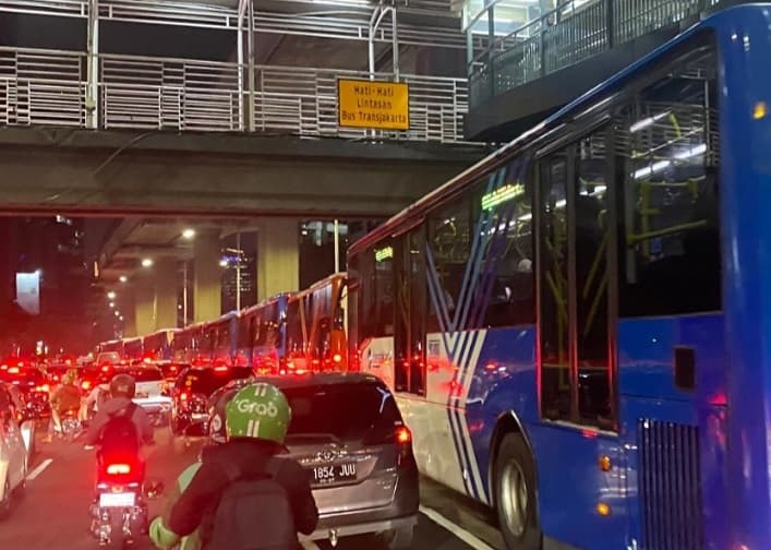 Layanan Transjakarta Makin Amburadul, Heru Budi Didesak Copot Jajaran Direksi