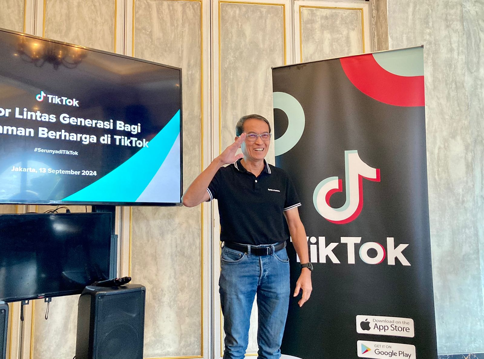 Captain Hanafi Herlim, Mantan Pilot yang Menginspirasi Lewat TikTok