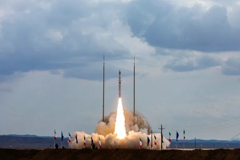 Iran Luncurkan Satelit Penelitian Chamran-1, Barat Beri Peringatan