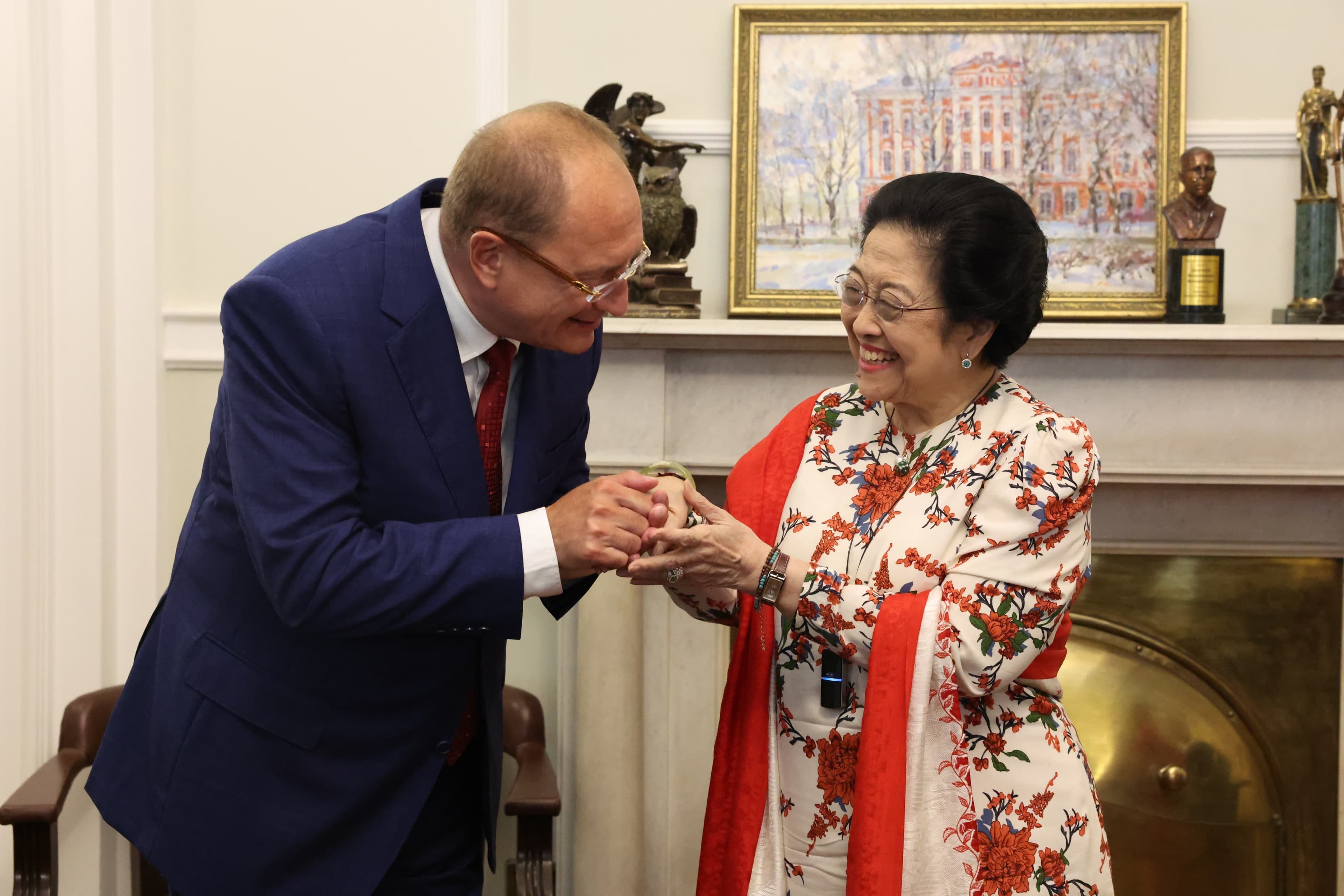 Megawati Ajak Ilmuwan Rusia dan Indonesia Bersinergi Teliti Gunung Api Bawah Laut