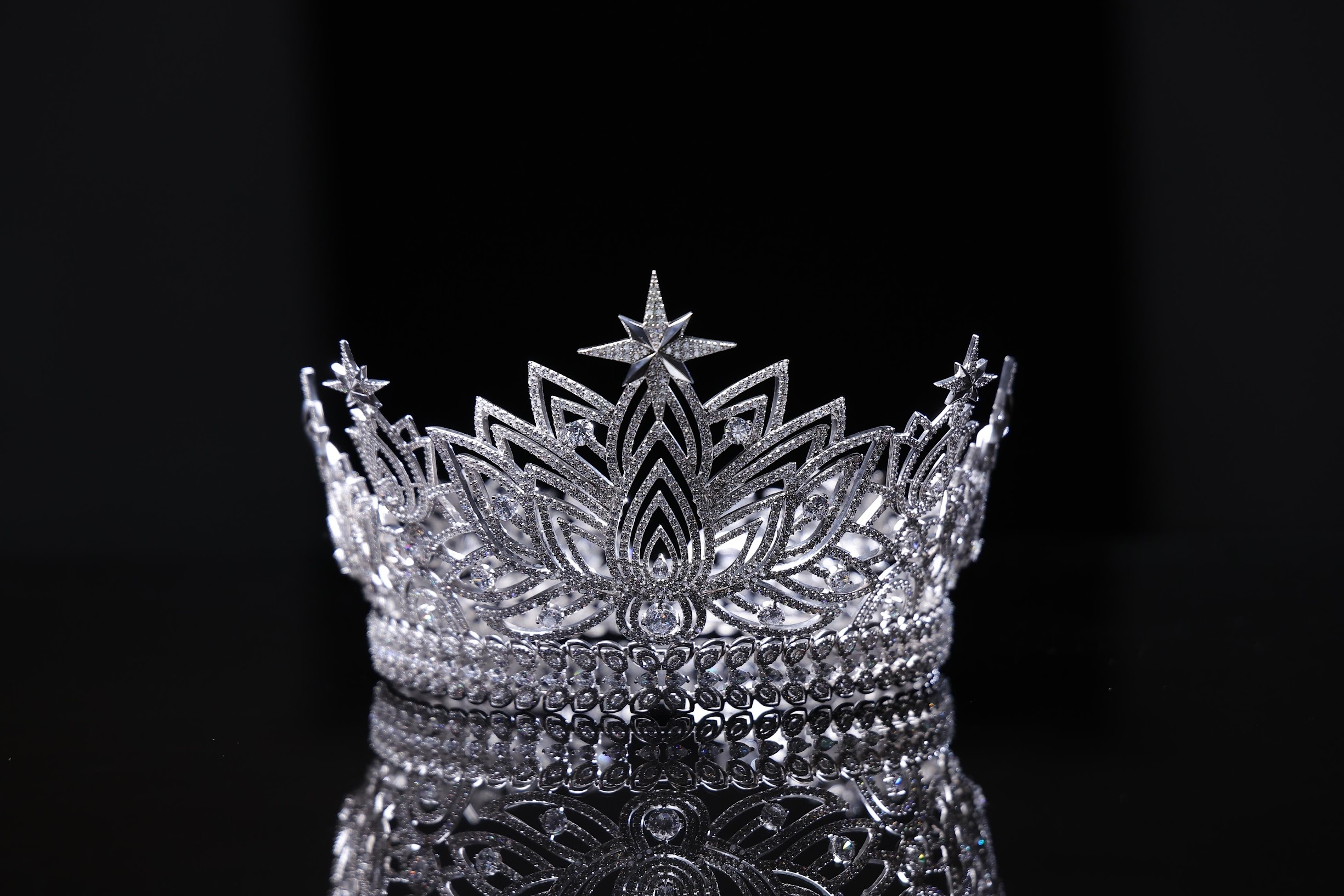 NJS Gold Luncurkan Mahkota Teratai Nusantara sebagai Perhiasan Resmi Miss Universe Indonesia 2024