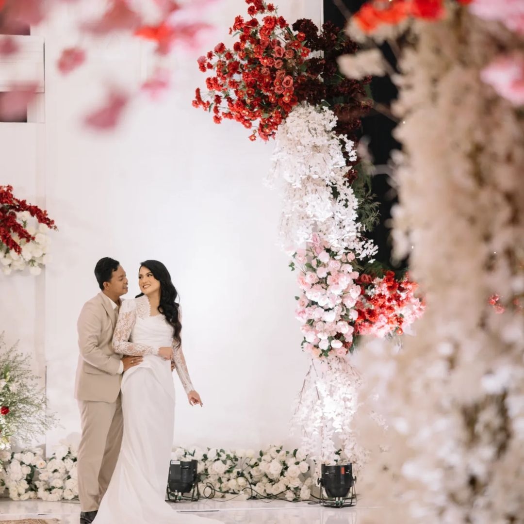 Bikin Iri! Ternyata Ini Alasan Resepsi Komika Dustin Tiffani dan Ditha Digelar hingga Empat Kali