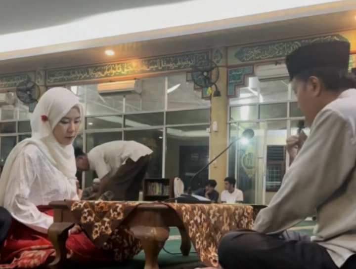 Listy Chan Mualaf, Begini Tampilannya Saat Prosesi Pengucapan Dua Kalimat Syahadat