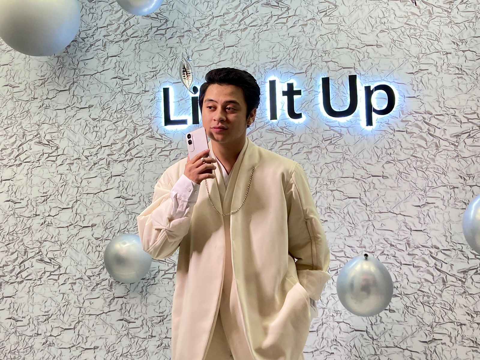 Sasar Gen Z, vivo V40 Lite Gabungkan Teknologi AI dan Desain Futuristik