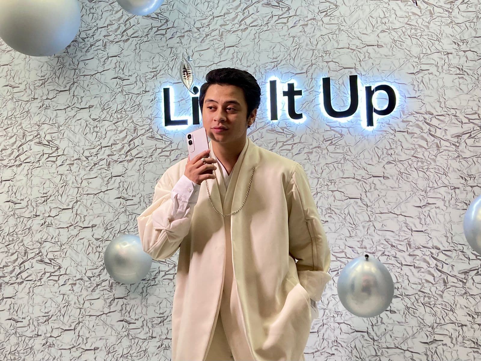 Sasar Gen Z, vivo V40 Lite Gabungkan Teknologi AI dan Desain Futuristik