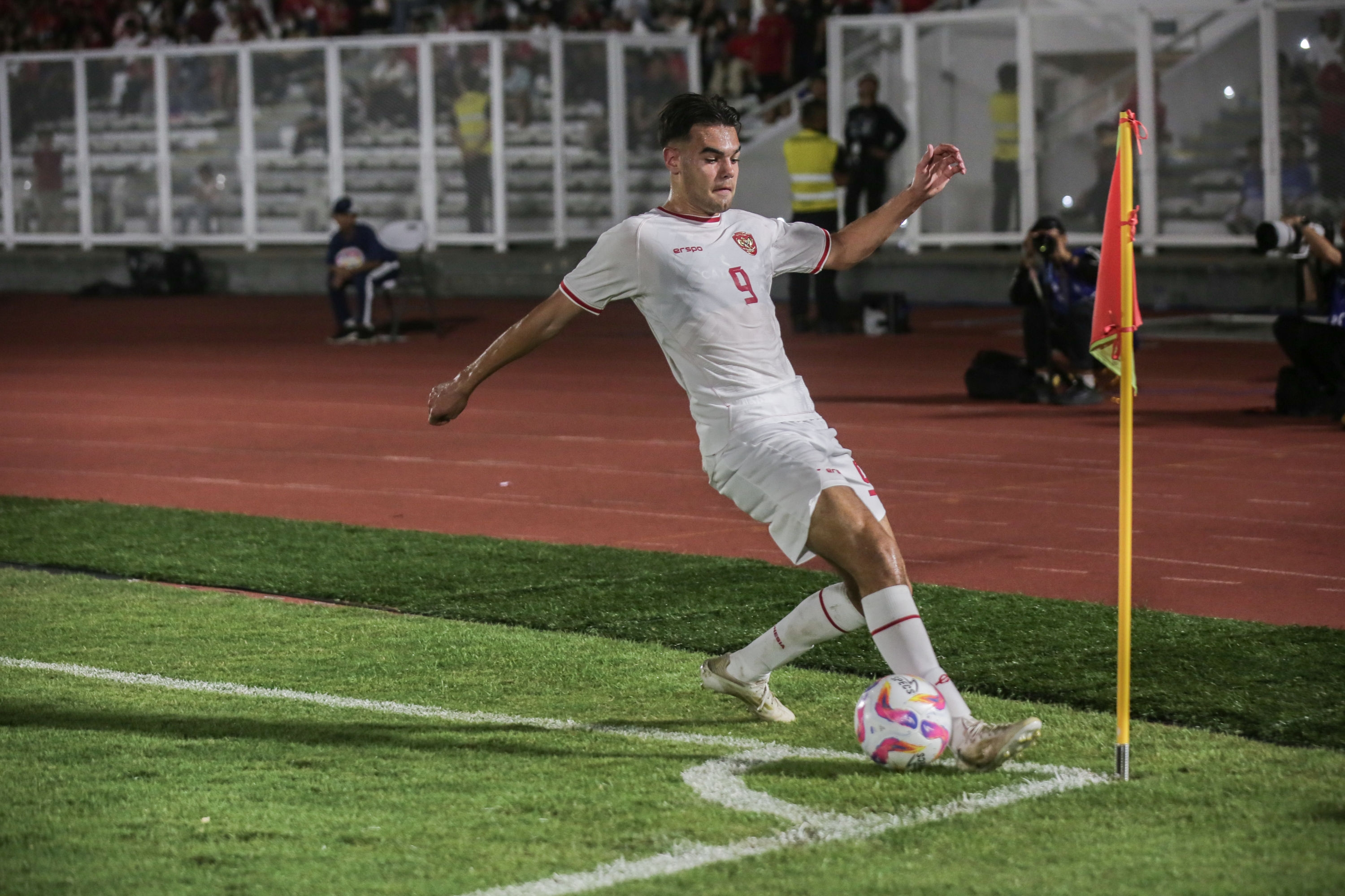 Jens Raven Buka Peluang Jadi Pelatih di Klub Indonesia