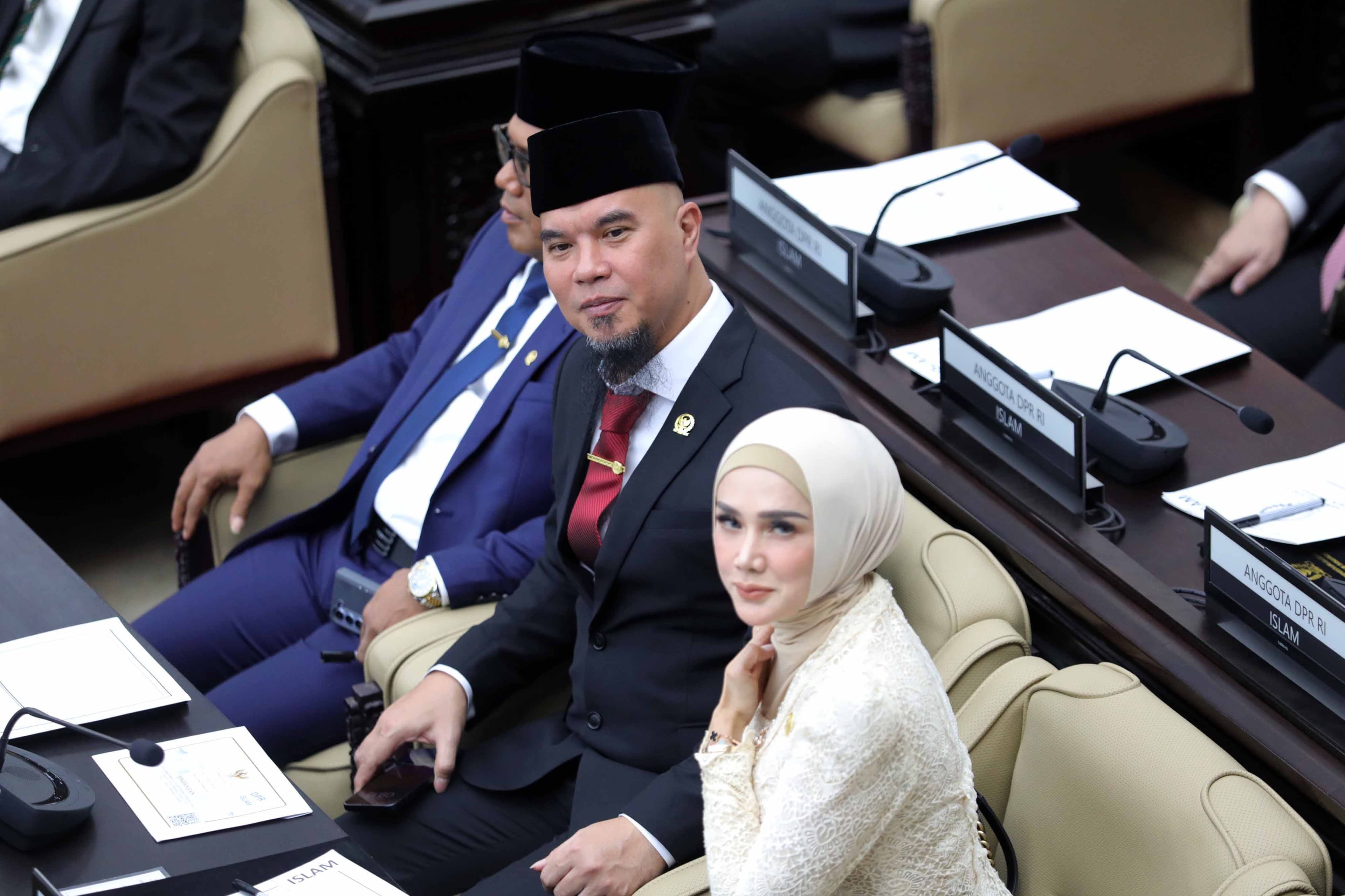 Mulan Jameela Berdoa untuk Keluarga di Tengah Isu Cerai, Ahmad Dhani Respons Keras