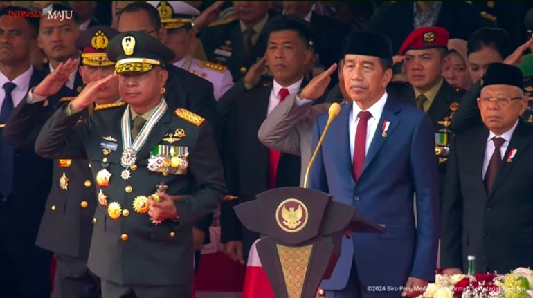 Jokowi Beri Penghargaan Bintang Yudha Dharma dan Samkaryanugraha di HUT ke-79 TNI