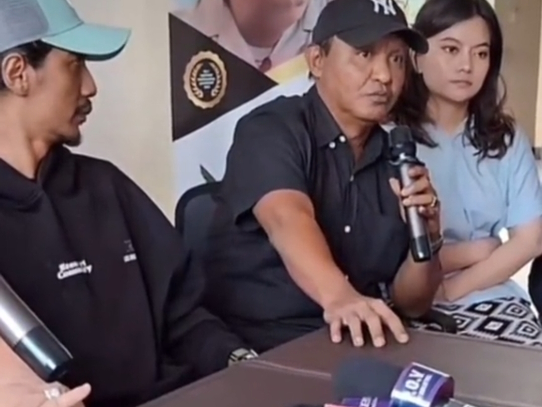 Ayah Vadel Badjideh Klaim Ajarin Laura Meizani Ibadah, Nikita Mirzani Murka