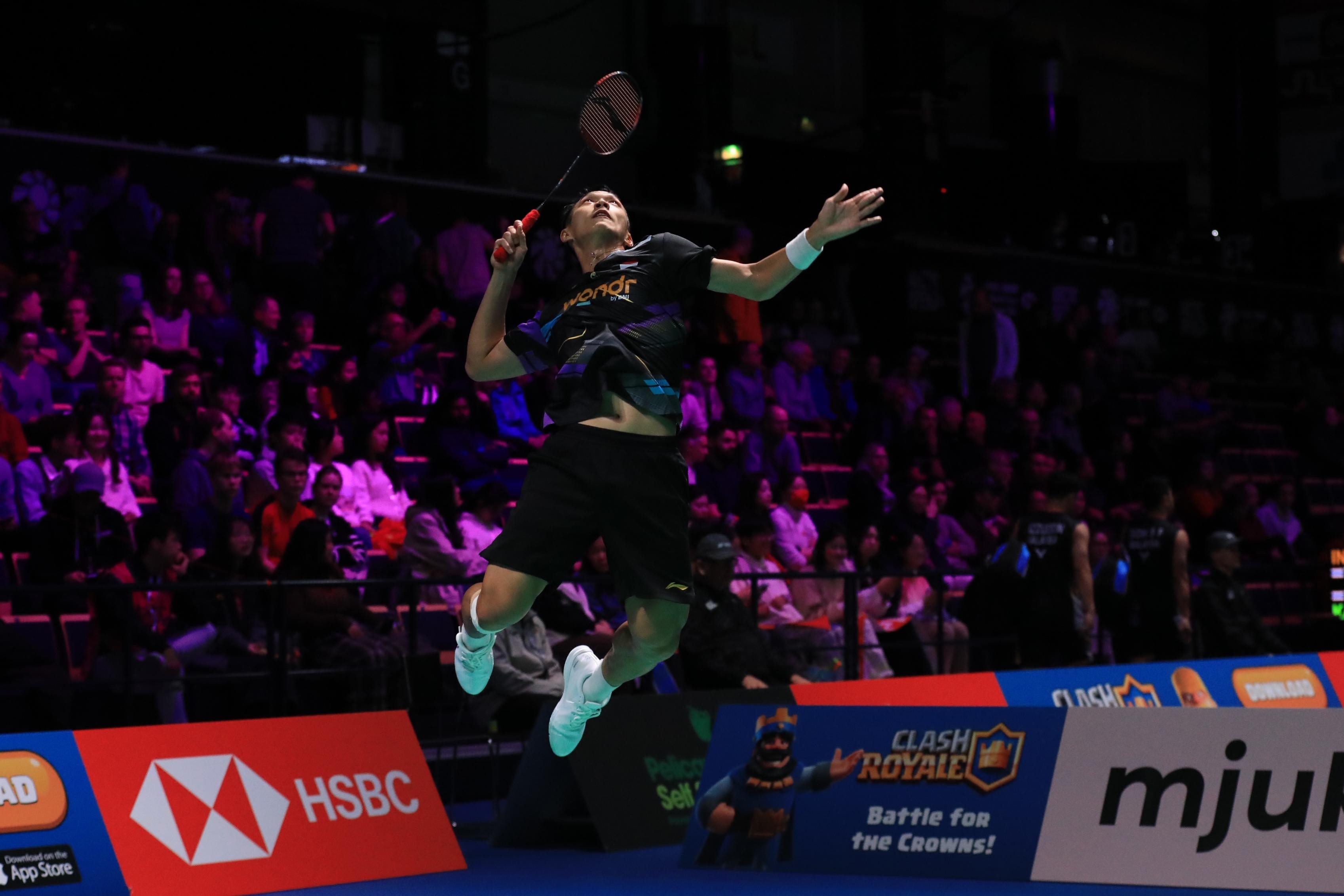 Bagaimana Cara Melakukan Teknik Smash pada Permainan Bulutangkis?