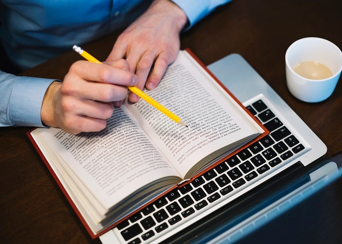 Bisa Sambil Kerja, Ini Tips Mengatur Waktu Mengerjakan Skripsi agar Cepat Kelar