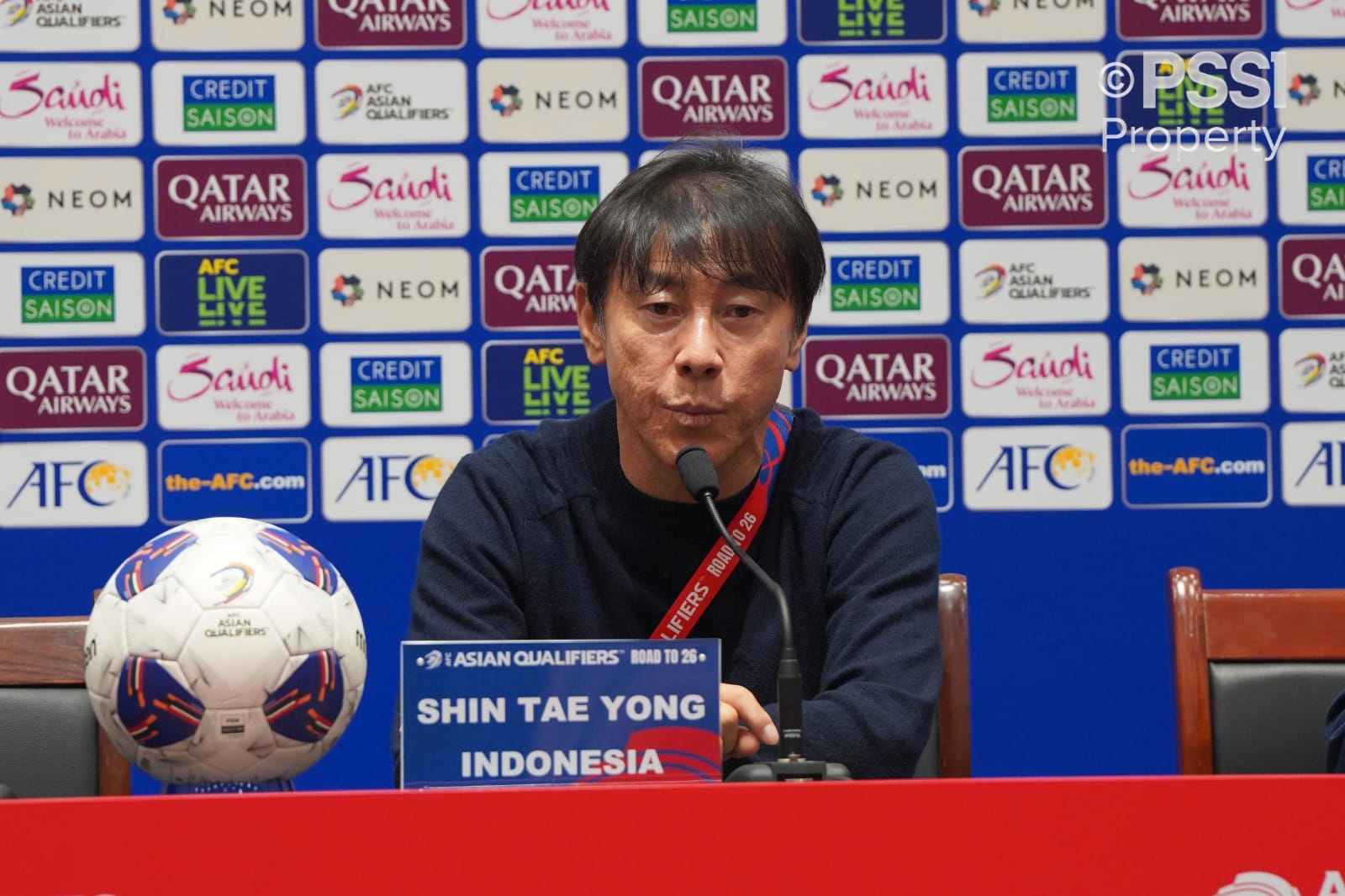 Usai Laga Timnas Indonesia Lawan China, Shin Tae-yong Isyaratkan Mees Hilgers Alami Cedera