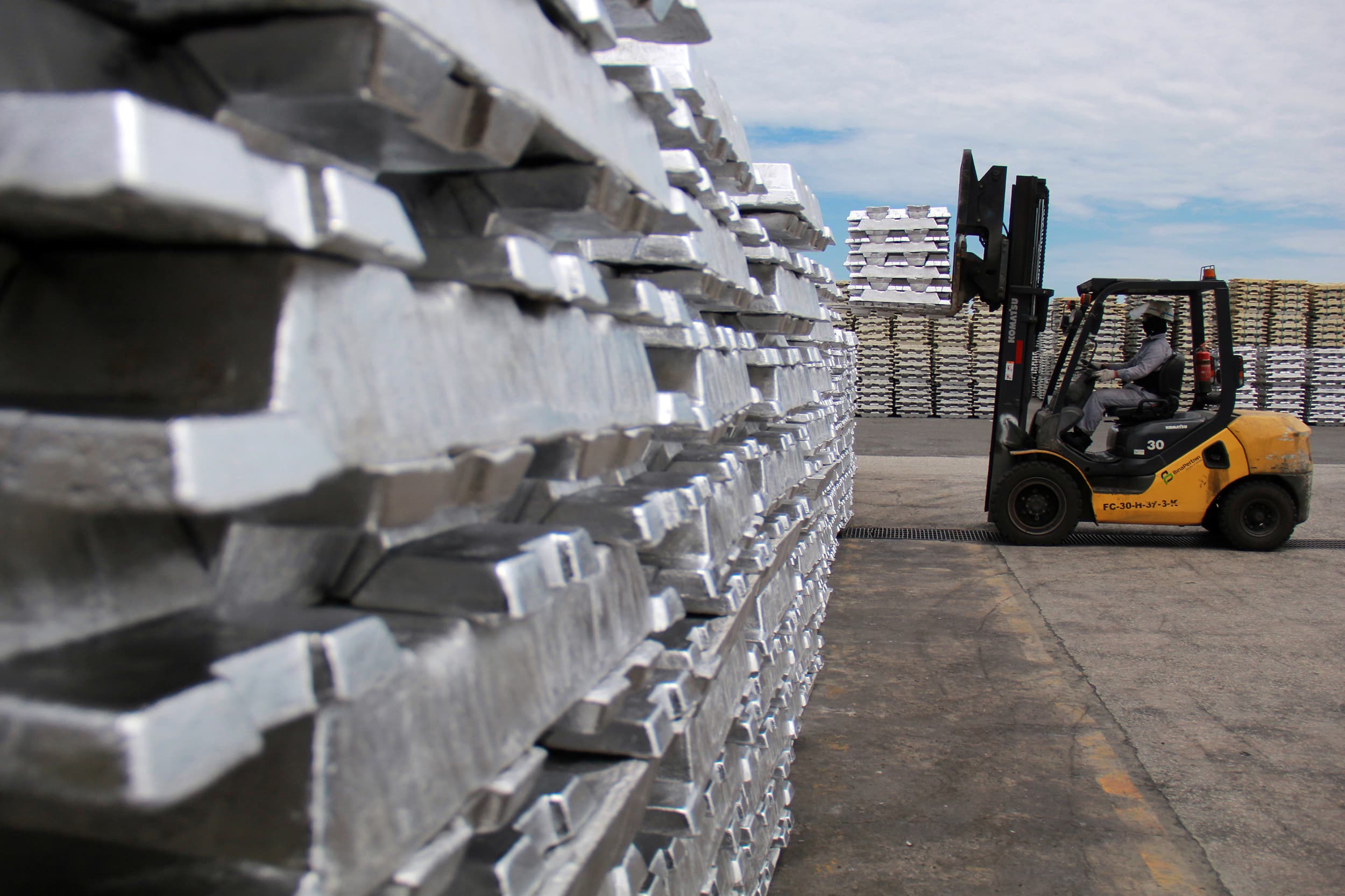 Gara-gara Mineral Ini, Harga Aluminium Terbang ke USD2.800 per Ton
