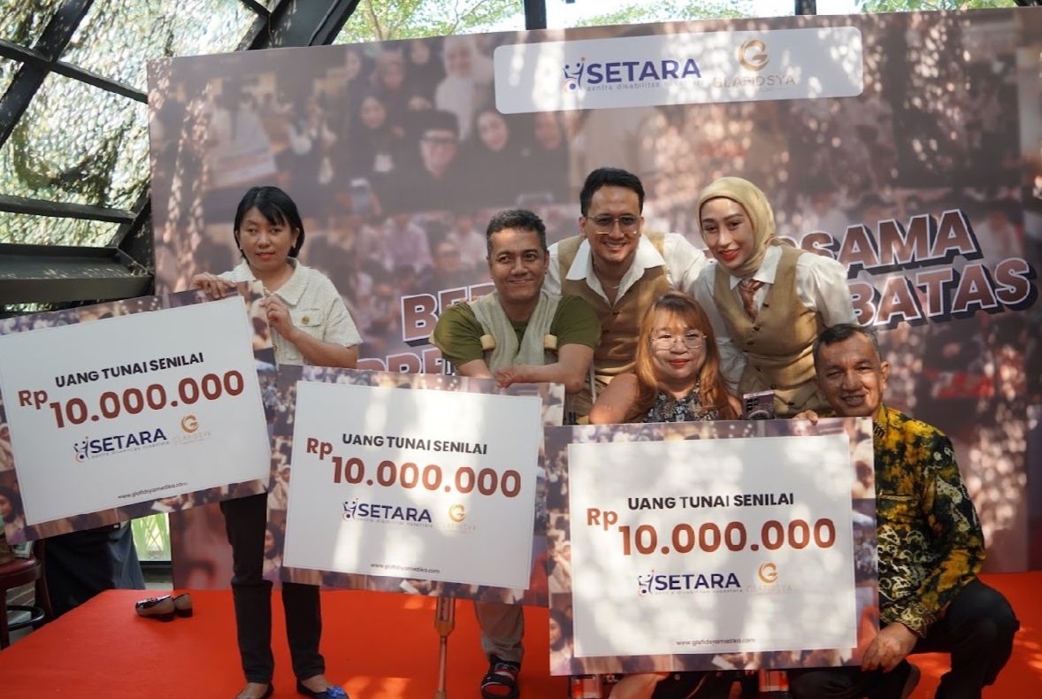 Gelar Glafidsya Annual Awards, dr. Reza Gladys dan dr. Attaubah Mufid Beri Penghargaan Kaum Disabilitas