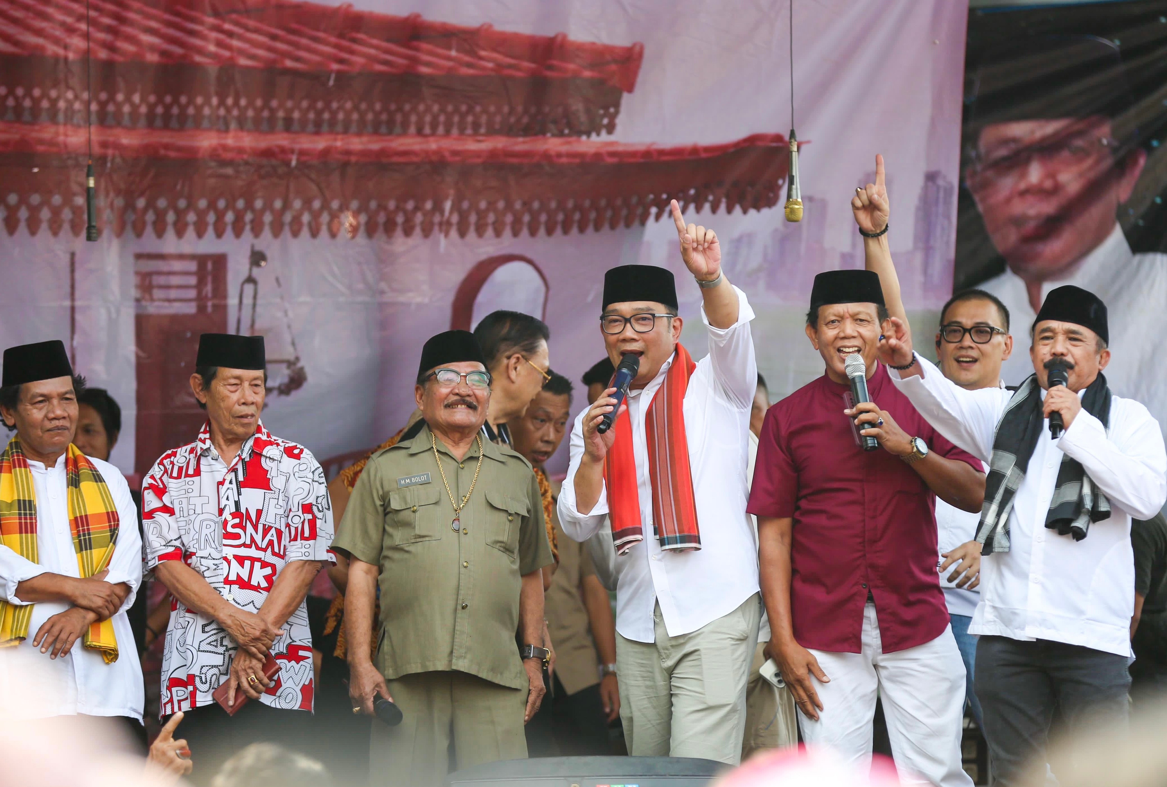 Ngelenong Bareng Pelawak Kawakan, Ridwan Kamil Ingin Lenong Betawi Terus Dilestarikan