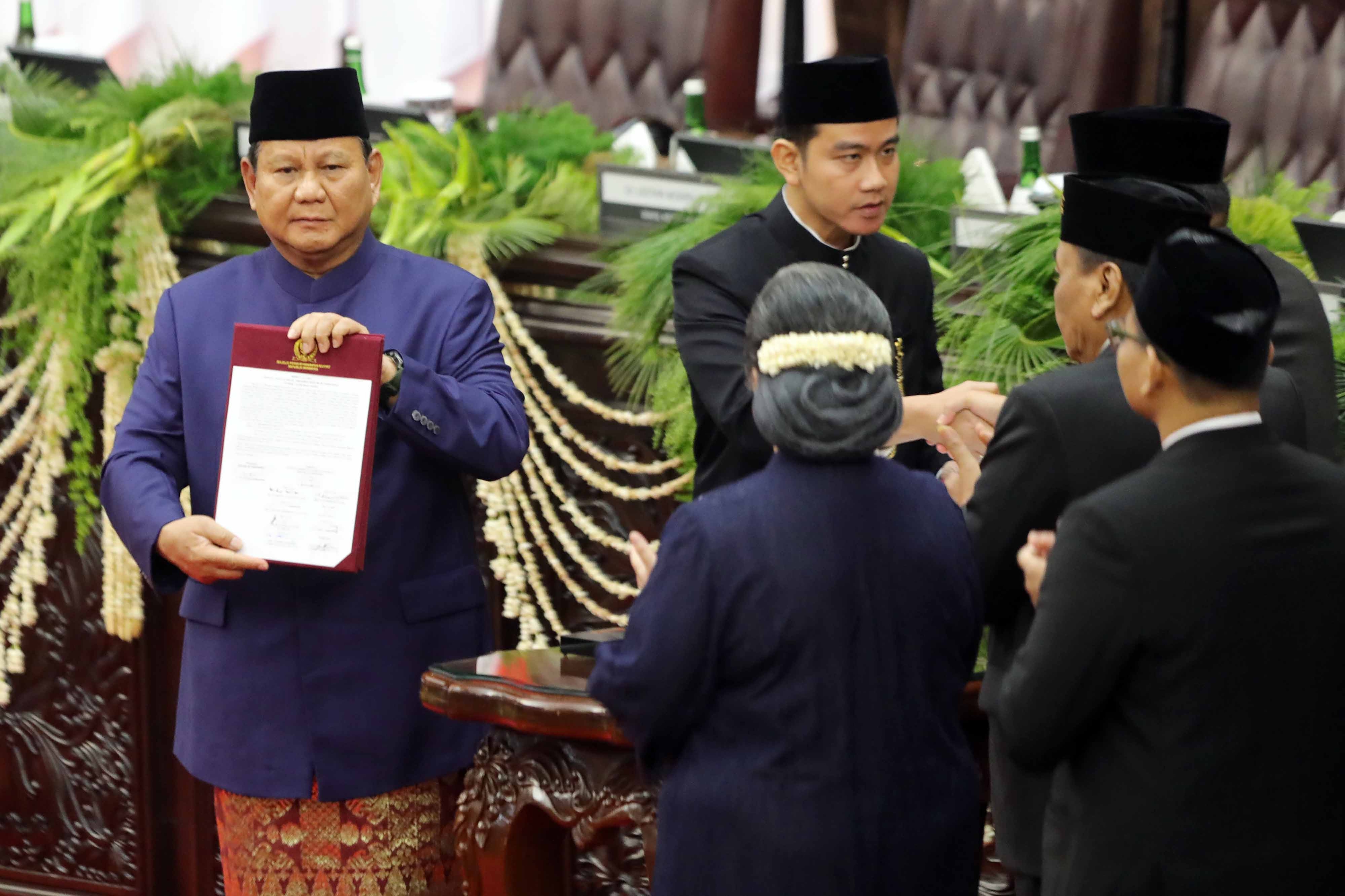 Bagaimana Hubungan antara DPR, MK, Presiden, dan MPR di Indonesia dalam Sistem Pemerintahan?