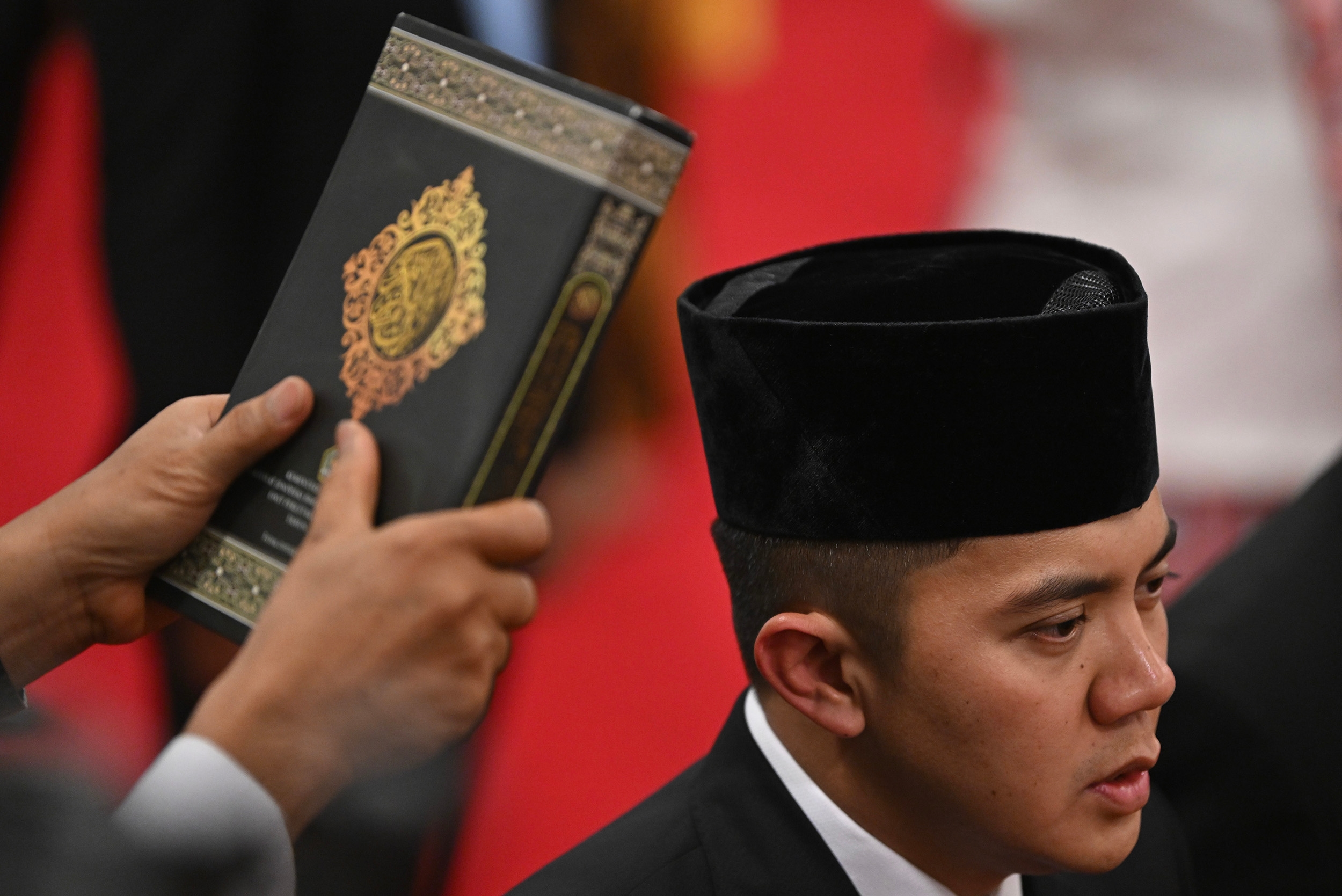 Tegas! Mayor Teddy Beri Teguran kepada Seluruh Menteri Kabinet Merah Putih Lewat WA