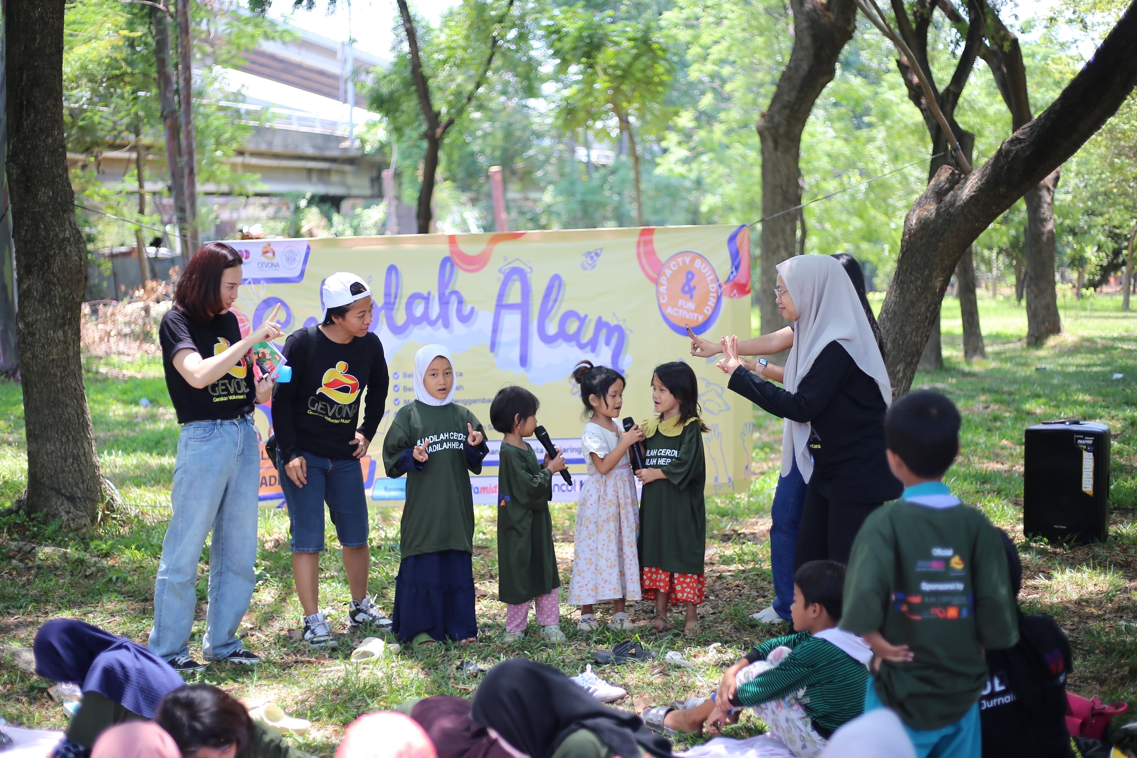 Jurnalis Bhakti Bangsa Gelar 'Sekolah di Alam' untuk Anak-anak Penghuni Kolong di Jakarta Utara