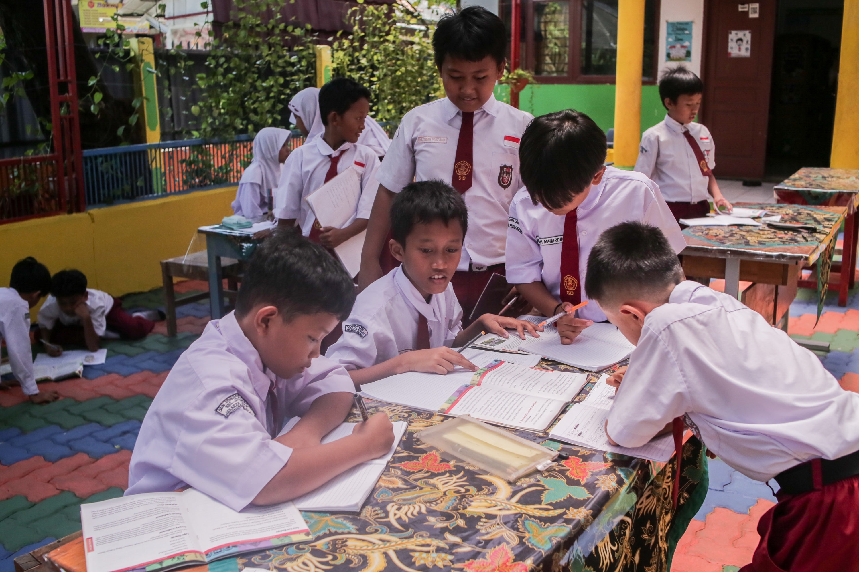 DPR Dorong Pemerintah Gratiskan Seluruh SD di Tanah Air