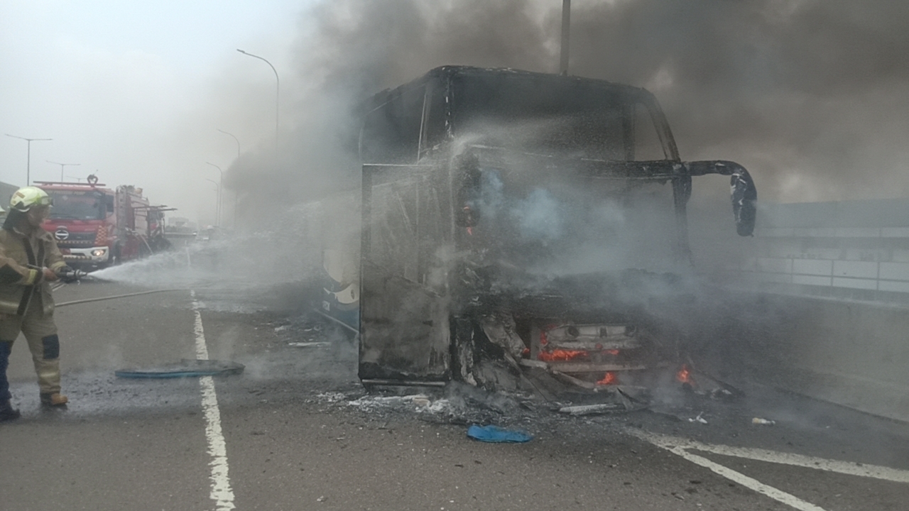 Bus Pariwisata Rombongan TK Terbakar di Tol Wiyoto Wiyono, Berawal dari Kerusakan AC