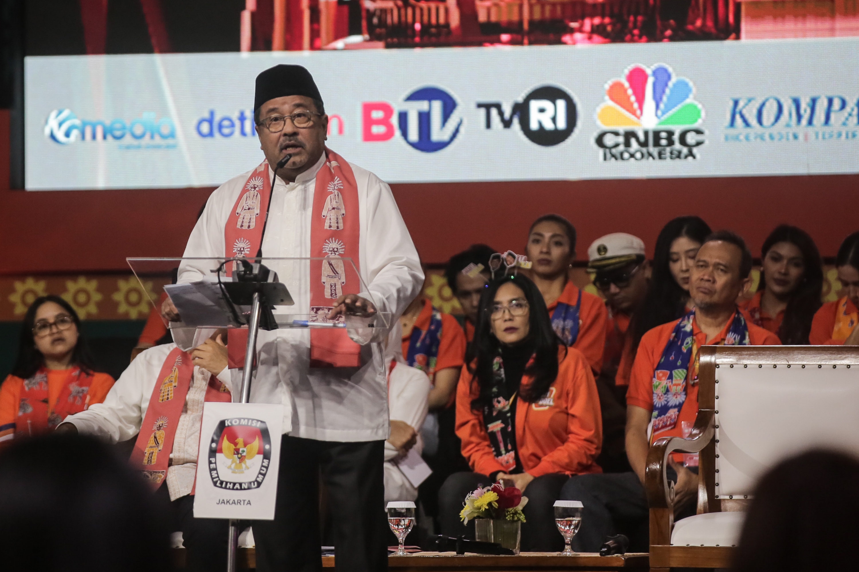 Si Doel dan Keluarga Nyoblos di TPS 039 Lebak Bulus