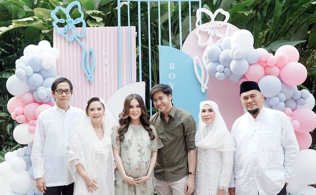 Jadi Nenek, Memes Enggan Ikut Campur Pola Asuh Anak Kevin Aprilio