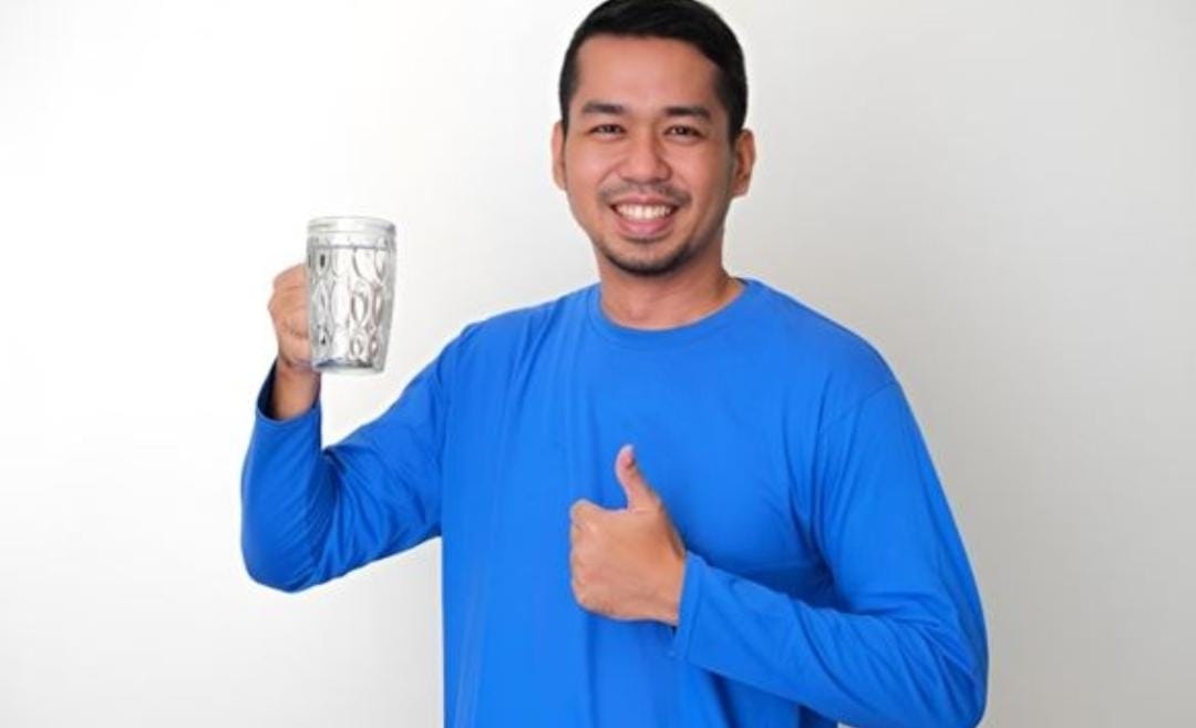 Organisasi Kesehatan PAFI Bagikan Manfaat dari Banyak Minum Air Putih Saat Cuaca Panas