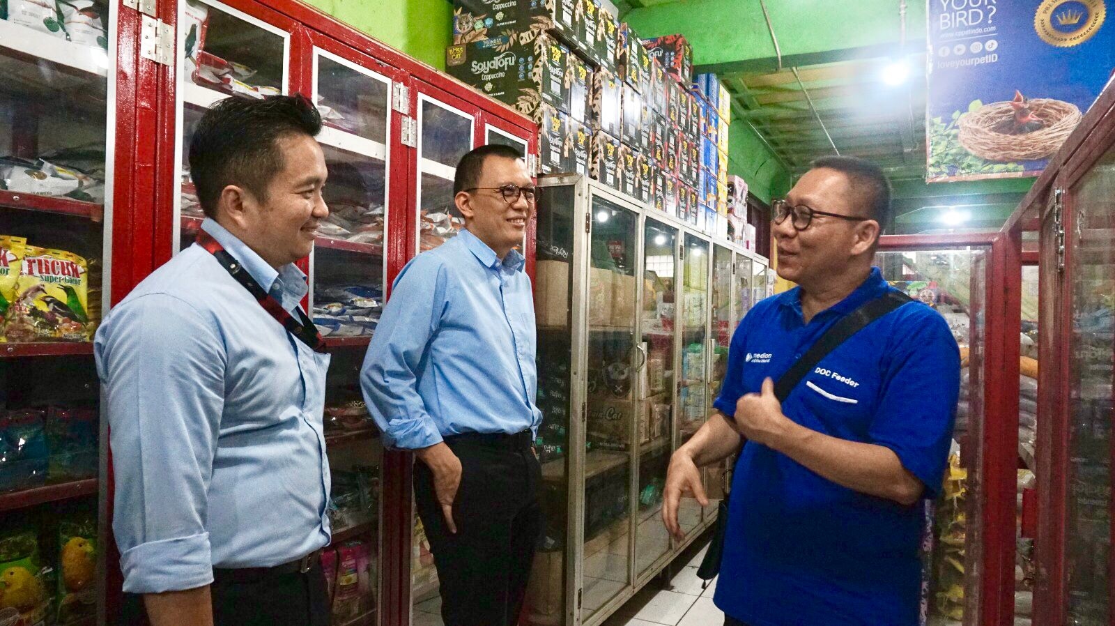 Kunjungi Nasabah di Cipayung, Bank Sampoerna Tegaskan Komitmen Pemberdayaan UMKM