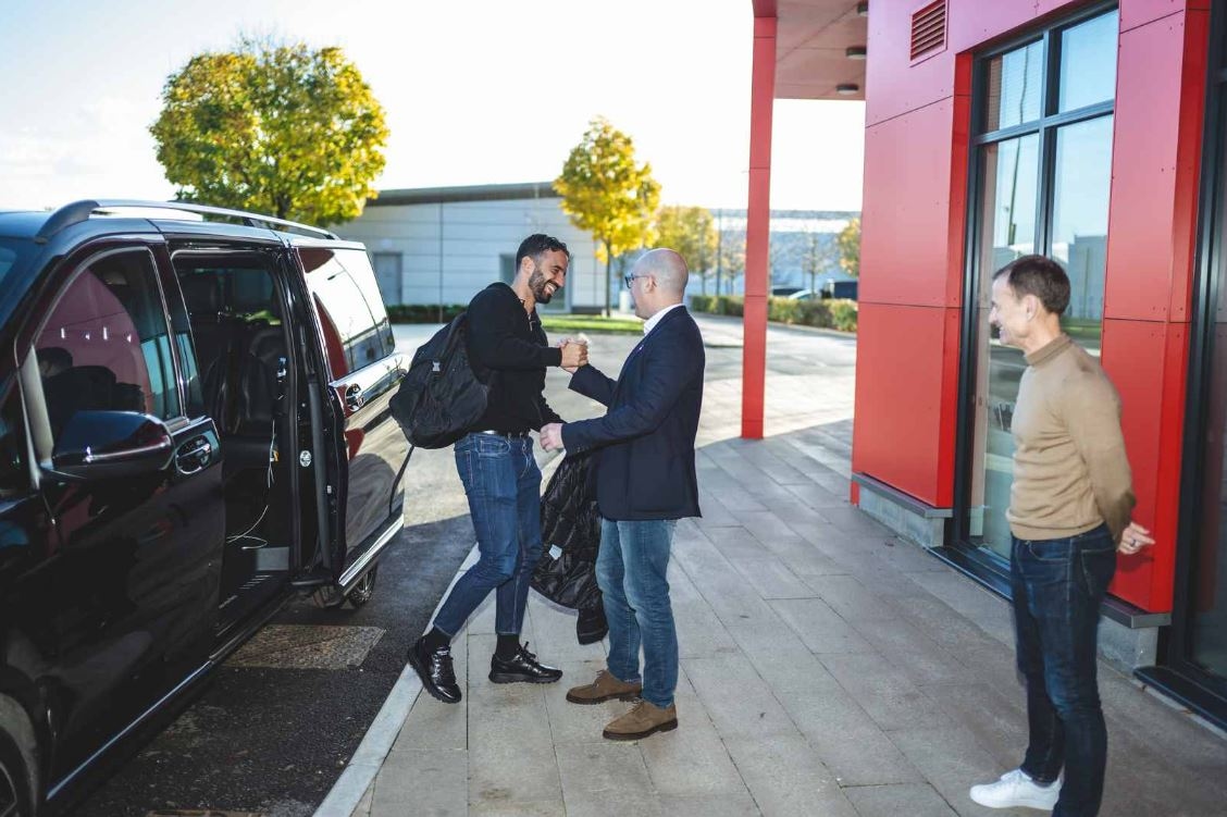 Ruben Amorim Akhirnya Tiba di Komplek Latihan MU, Disambut Hangat Petinggi Klub