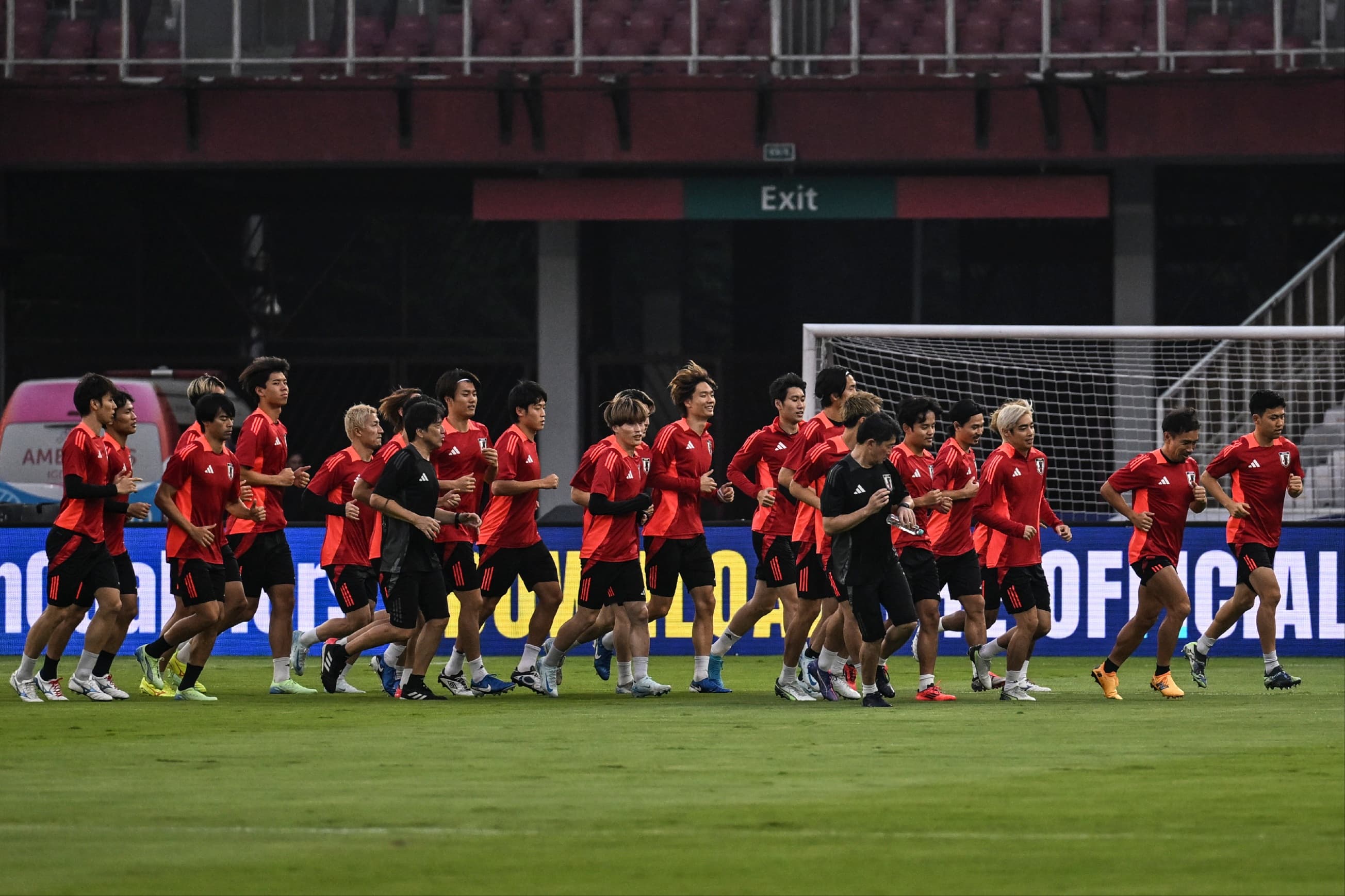 Waduh! Striker Jepang Takumi Minamino Sebut Rumput Stadion GBK tak Rata