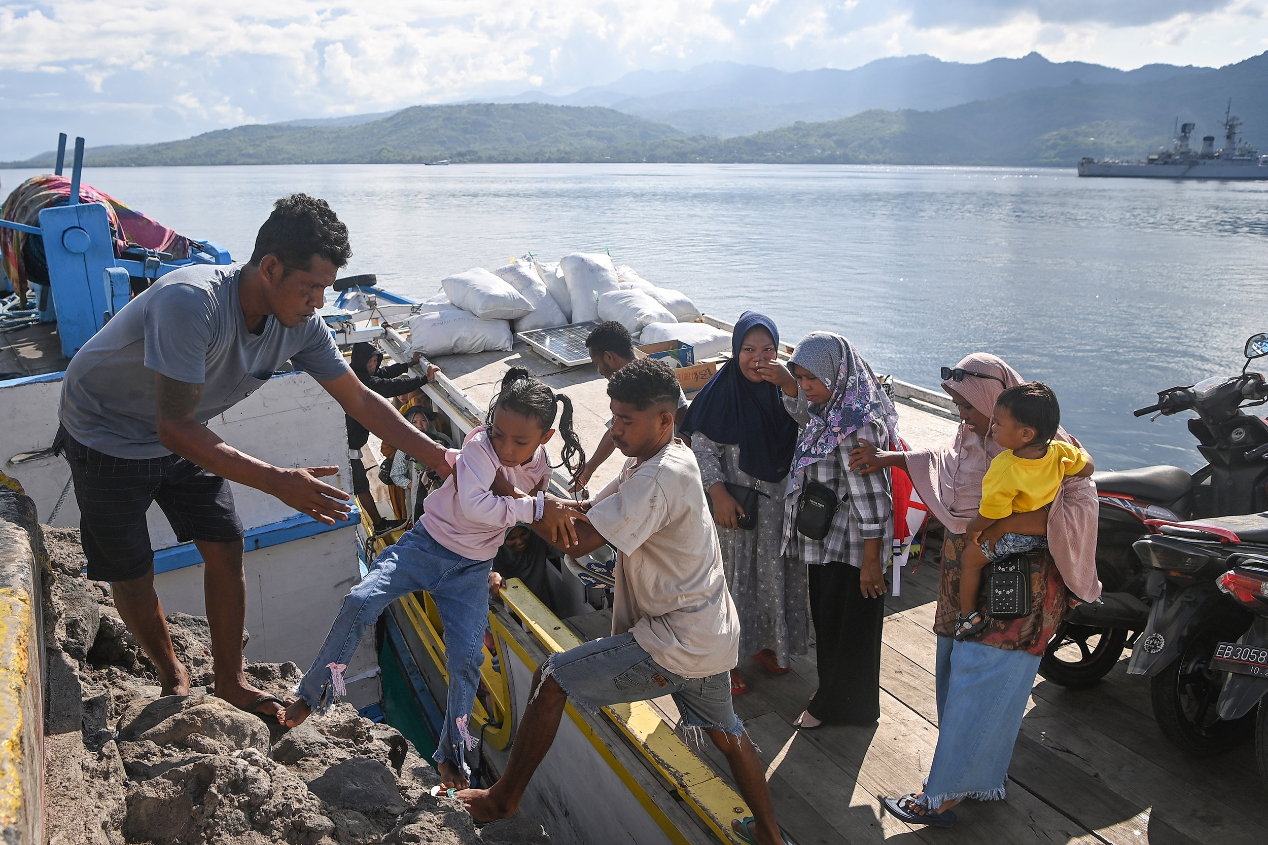 Mengapa Masyarakat Senantiasa Mengalami Perubahan Sosial Budaya?