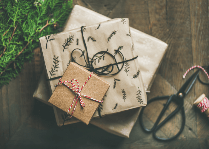 10 Ide Kado Unik dan Berkesan untuk Guru Kesayangan di Hari Guru 2024