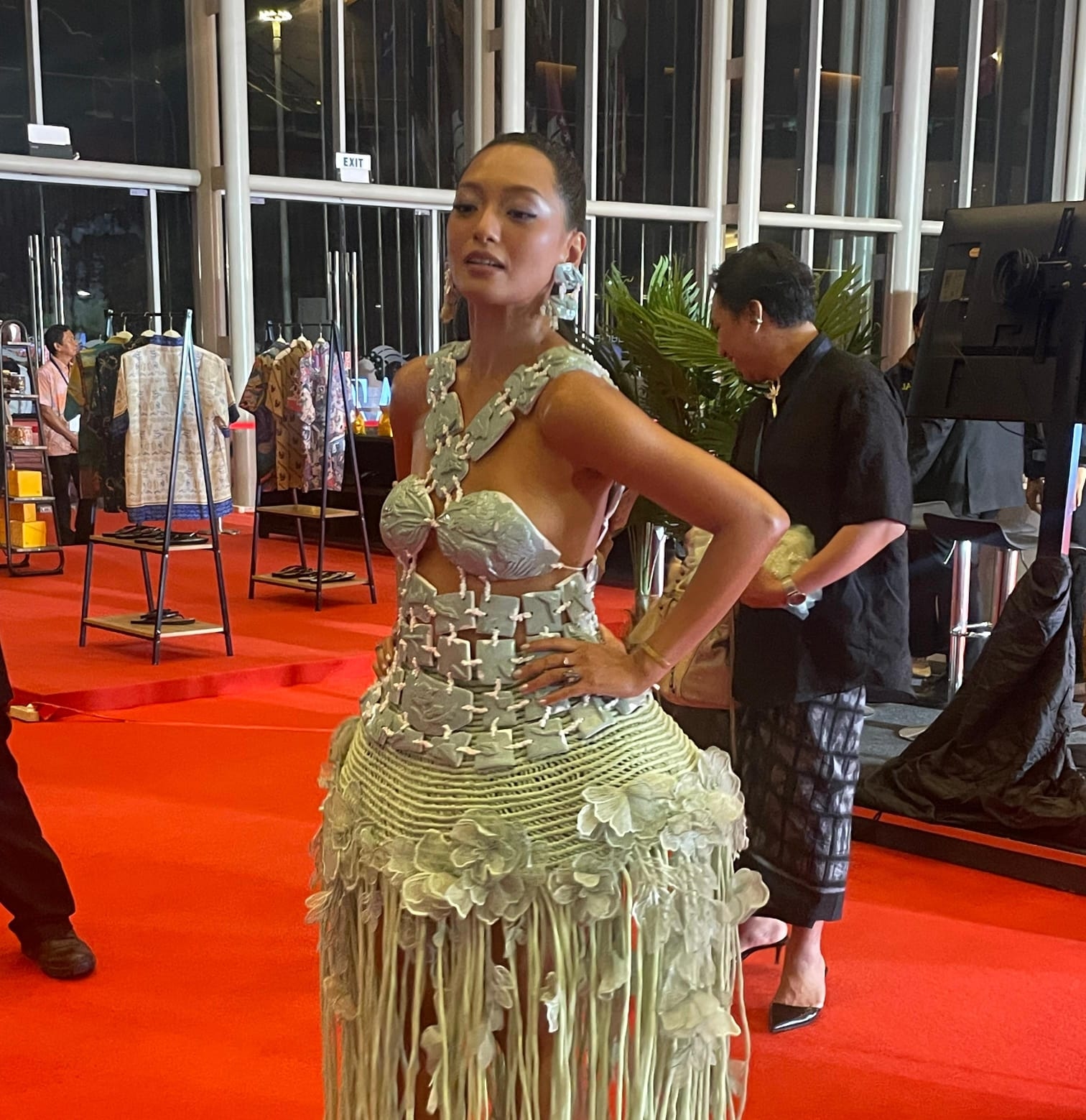 Hadir di FFI 2024, Asmara Abigail Gunakan Gaun Unik