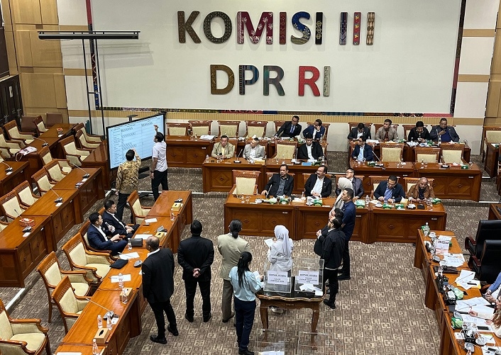 DPR Resmi Tetapkan Lima Pimpinan KPK 2024-2029