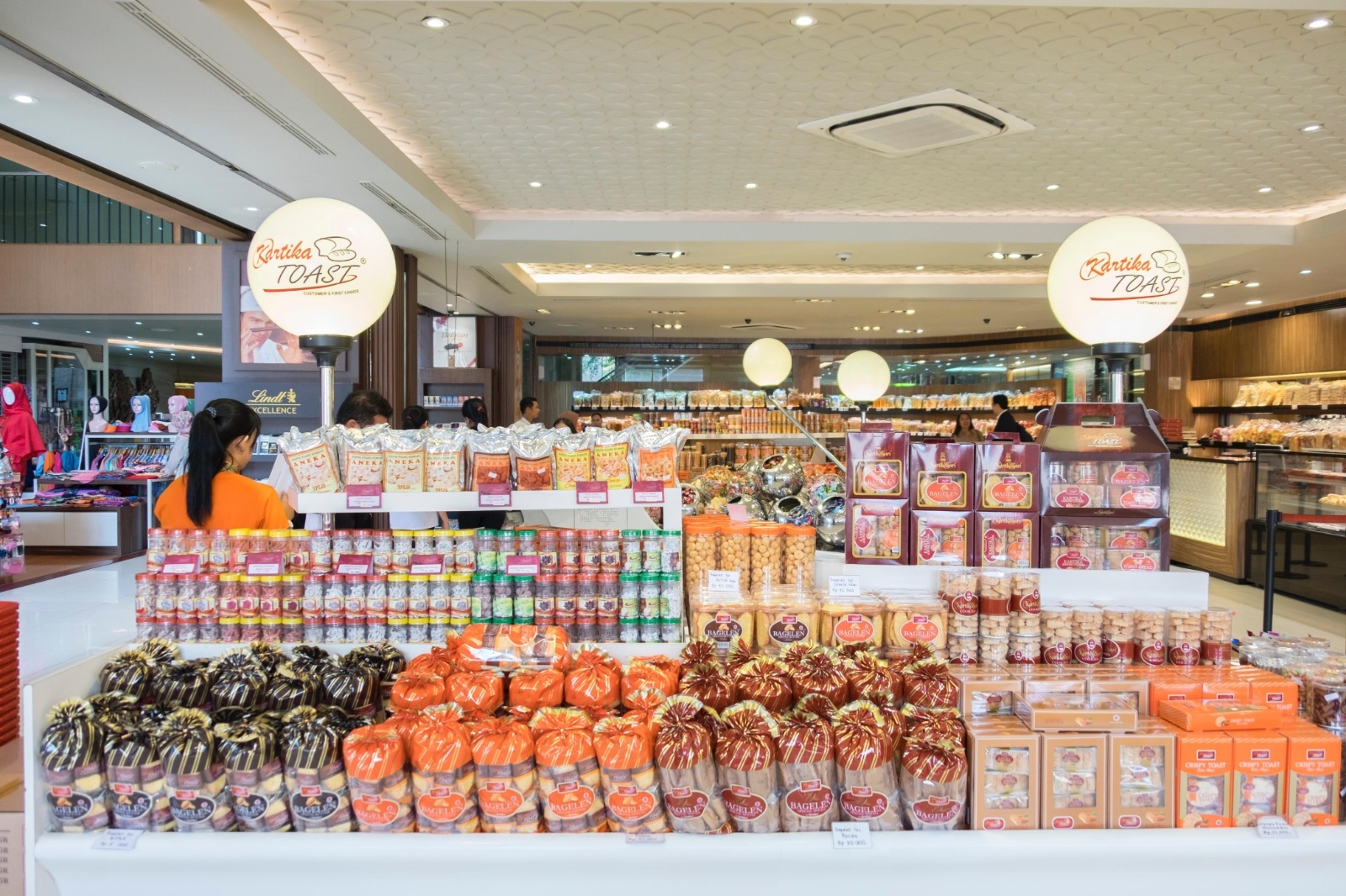 50 tahun Konsisten Hadirkan Produk Bakery Berkualitas, BlueBand Apresiasi Kartika Sari