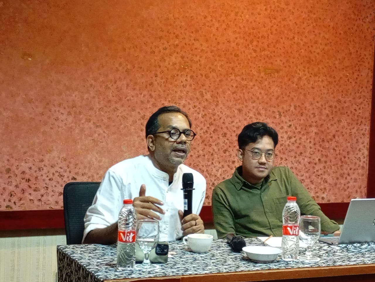 Diduga Masih Ada Politisasi Hukum dan Intervensi Menteri di Pilkada