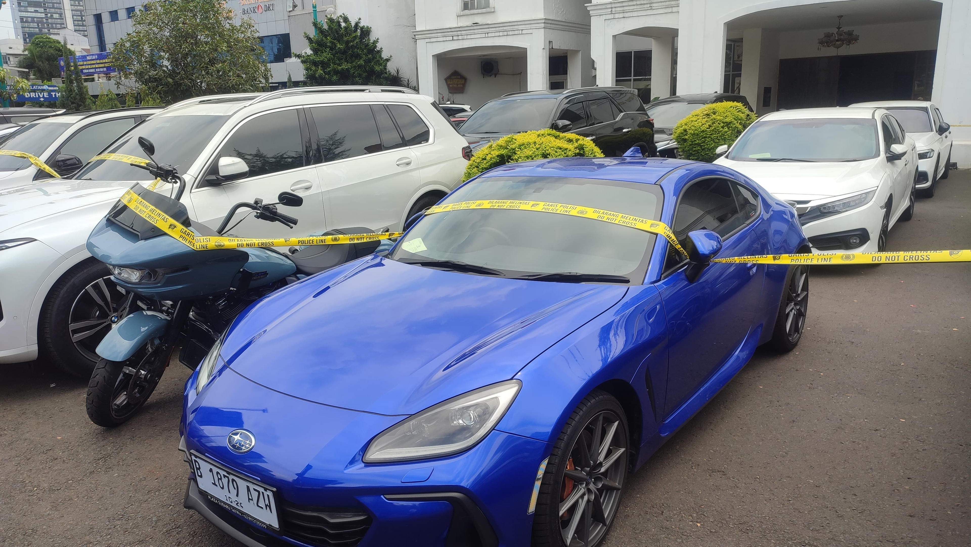 Puluhan Mobil Disita Terkait Kasus Judi Online Komdigi, Ada Mercedes Benz Maybach S560 Rp6,7 Miliar