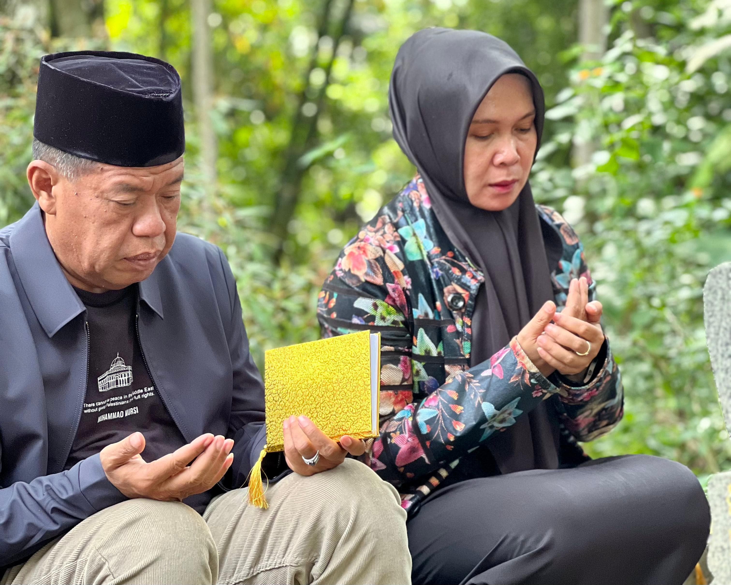 Cabup Majalengka Eman Suherman Pilih Doa dan Ziarah Kubur Mendiang Orang Tua di Masa Tenang Pilkada 2024