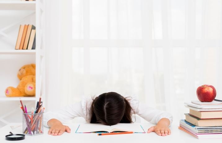 Sejumlah Tips yang Bisa Orang Tua Lakukan untuk Bantu Anak Kerjakan PR Sekolah