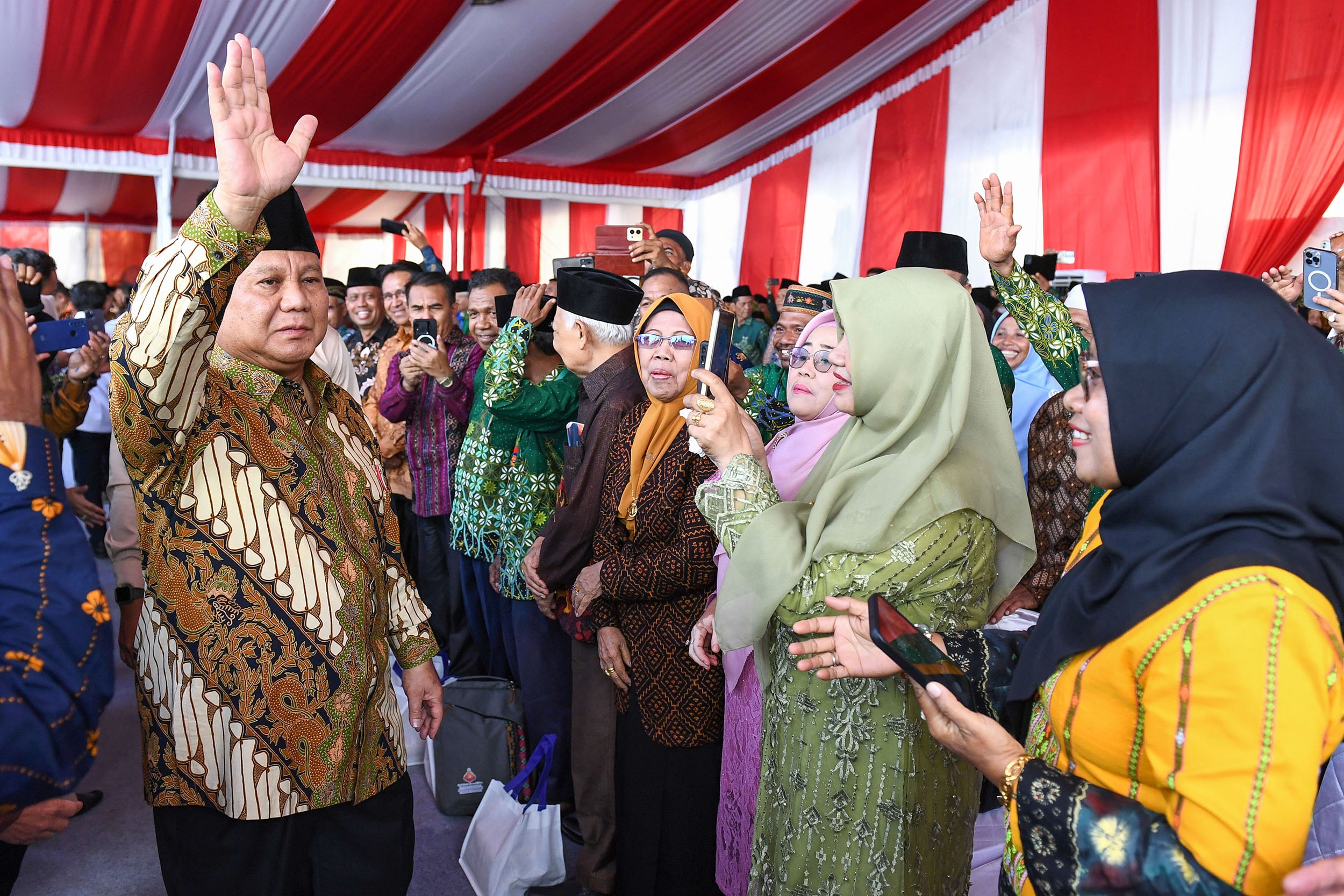 Keyakinan Konsumen Mulai Meningkat setelah Sebulan Prabowo Jabat Presiden