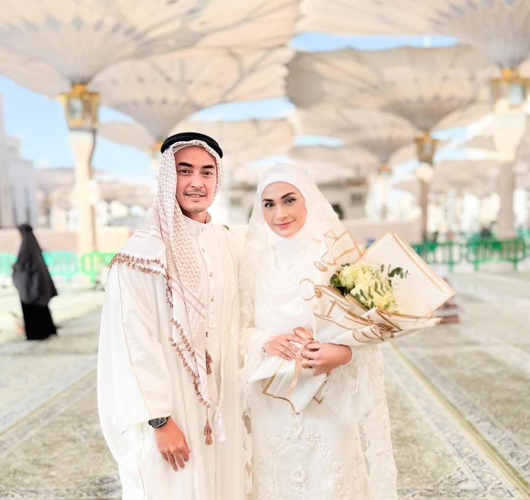 Zumi Zola dan Putri Zulhas Resmi Menikah di Madinah